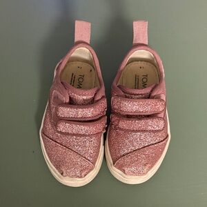 Tom’s toddler sparkle Velcro shoe